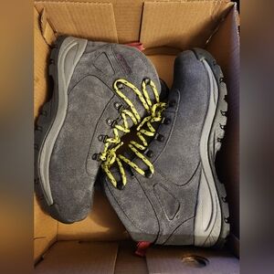 9.5 Columbia Womens Yoncalla Suede Hiking Boot Shark Dark Fuchsia